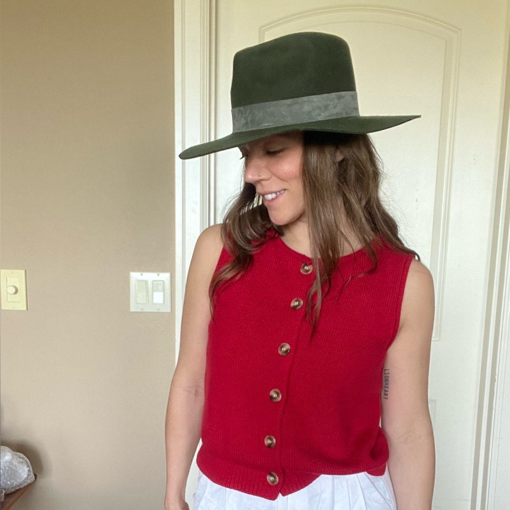 Lack of color dark green rancher hat no longer available in this color. 55cm